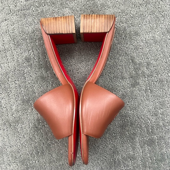 Chic Brown Leather Slide Sandals - Picture 2 of 3